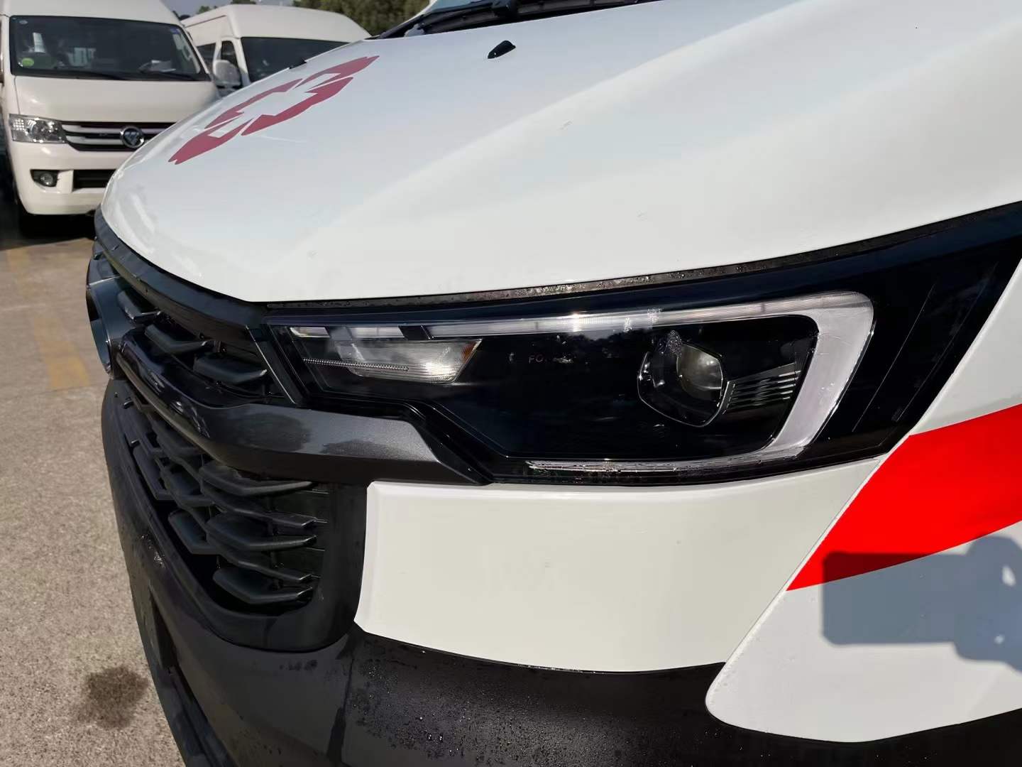 江铃福特新全顺V362监护型救护车